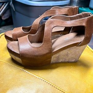 Womens Antelope size 37 brown wedge sandals.